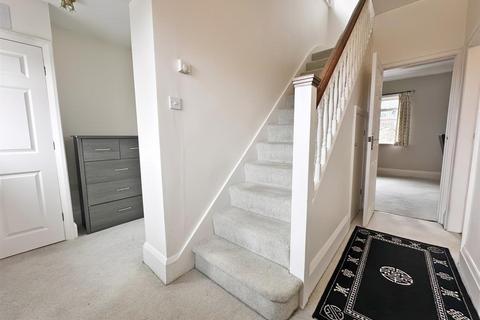 6 Milner Lane, Greetland, Halifax, HX4 8HP