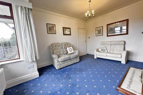 6 Milner Lane, Greetland, Halifax, HX4 8HP