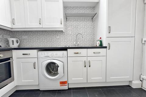 6 Milner Lane, Greetland, Halifax, HX4 8HP