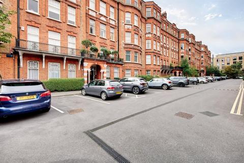 4 bedroom flat to rent, Wynnstay Gardens, London W8