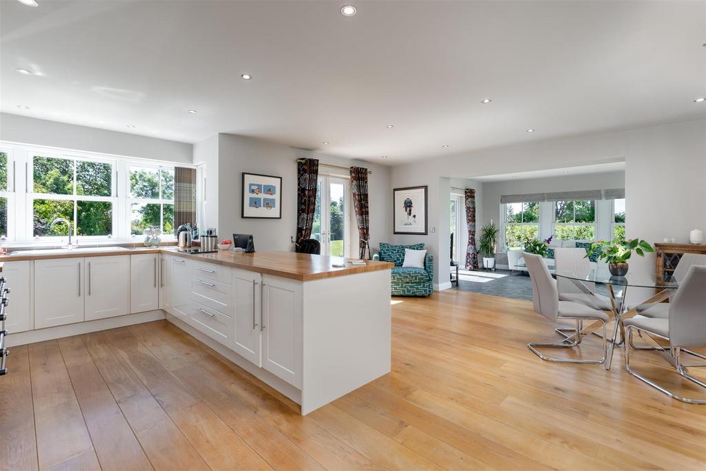 Kitchen / Breakfast Room