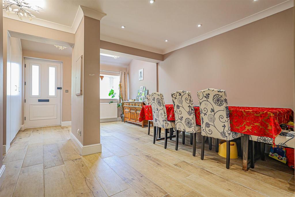 Claymore, Hemel Hempstead, HP2 4 bed townhouse for sale £435,000