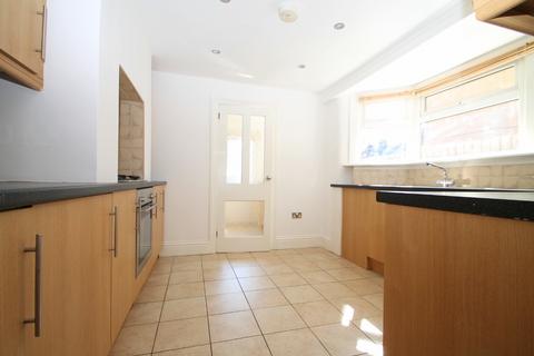 4 bedroom terraced house to rent, Pelham Road, Gravesend, DA11