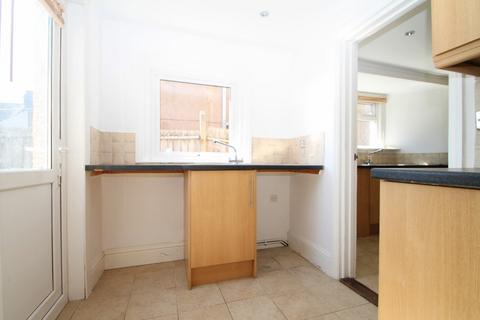 4 bedroom terraced house to rent, Pelham Road, Gravesend, DA11