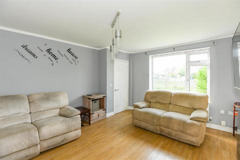 2 Longfield Road, Trowbridge, BA14 7AB
