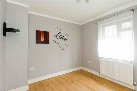 2 Longfield Road, Trowbridge, BA14 7AB