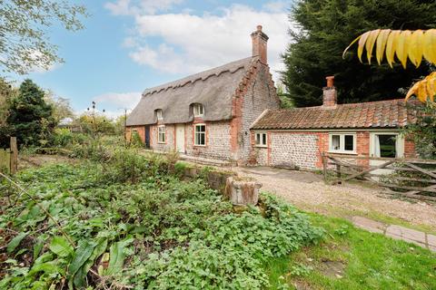 4 bedroom cottage for sale, Aylmerton Road, Sustead