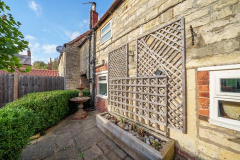 1 bedroom character property for sale, High Street, Fulbeck, Grantham, Lincolnshire, NG32