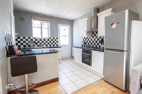 2 bedroom flat for sale, Golders Green Road, London NW11