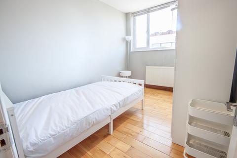 2 bedroom flat for sale, Golders Green Road, London NW11