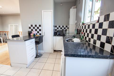 2 bedroom flat for sale, Golders Green Road, London NW11