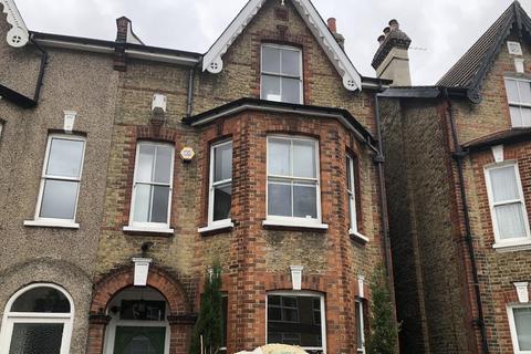 5 bedroom semi-detached house to rent, Chatsworth Road, Croydon