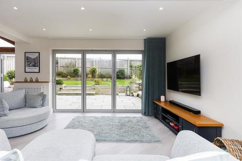 23 Gregory Drive, Kirkburton, Huddersfield, HD8 0XH