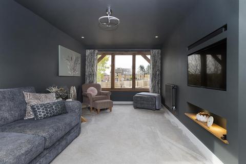 23 Gregory Drive, Kirkburton, Huddersfield, HD8 0XH