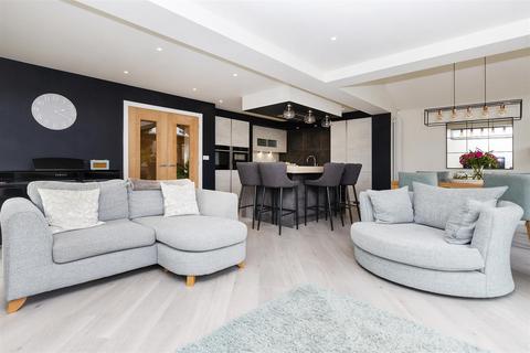 23 Gregory Drive, Kirkburton, Huddersfield, HD8 0XH