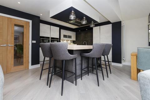 23 Gregory Drive, Kirkburton, Huddersfield, HD8 0XH