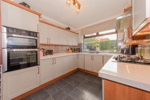 3 bedroom detached house for sale, Cross Street, Ossett