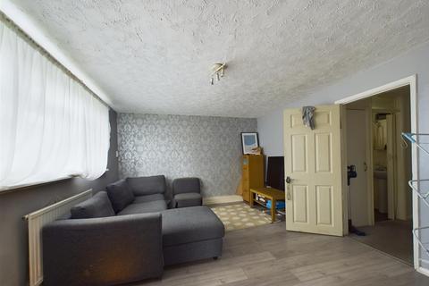 2 bedroom flat for sale, Ellis Road, Coulsdon CR5