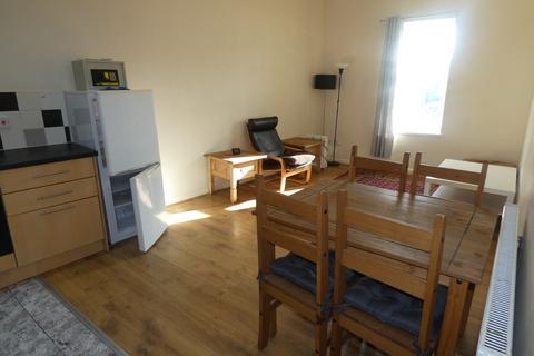 2 bedroom flat to rent, Shields Road, Byker