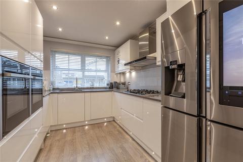 4 Cobs Way, New Haw, Addlestone, KT15 3AF