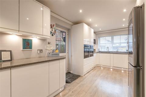 4 Cobs Way, New Haw, Addlestone, KT15 3AF