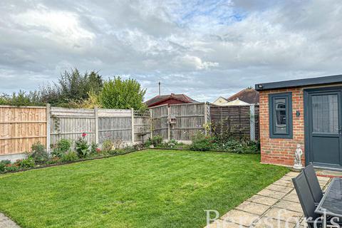 18 Chiltern Gardens, Hornchurch, RM12 4SQ