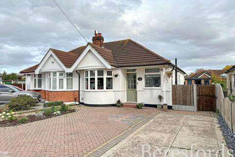 18 Chiltern Gardens, Hornchurch, RM12 4SQ