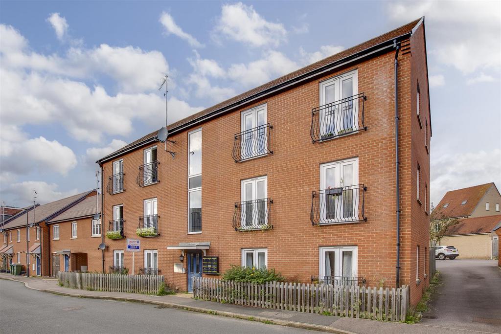 69 Chaundler Drive, HP19 9 DP-12.jpg