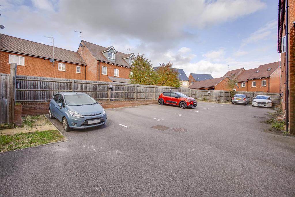 69 Chaundler Drive, HP19 9 DP-13.jpg