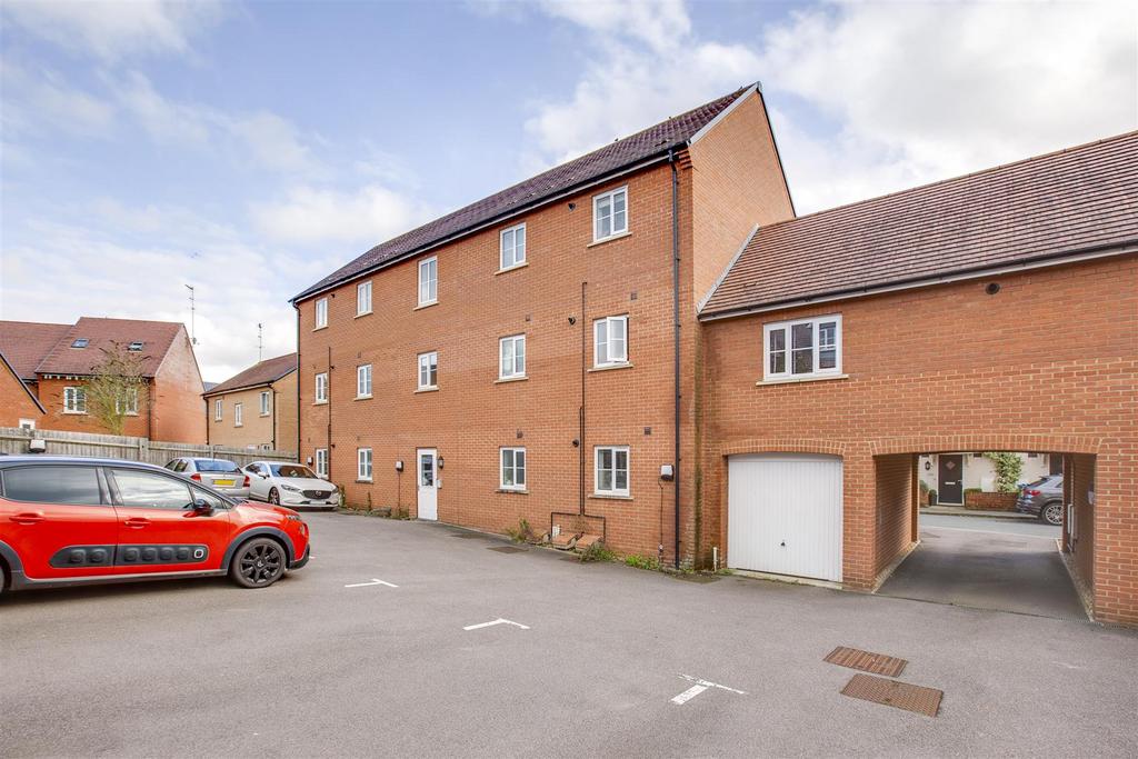 69 Chaundler Drive, HP19 9 DP-14.jpg