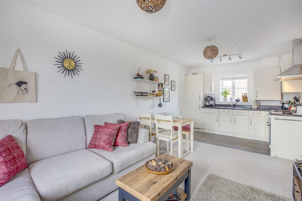 69 Chaundler Drive, HP19 9 DP-7.jpg