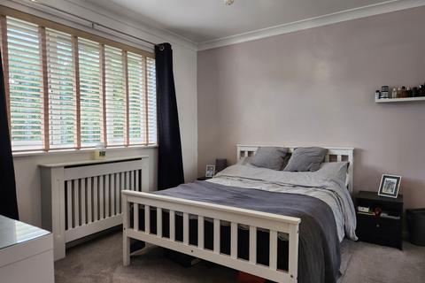 8 Beamont Close, Manston, Ramsgate, CT12 5LZ
