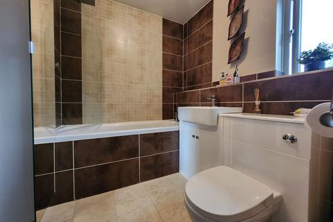 8 Beamont Close, Manston, Ramsgate, CT12 5LZ