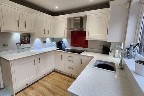 8 Beamont Close, Manston, Ramsgate, CT12 5LZ