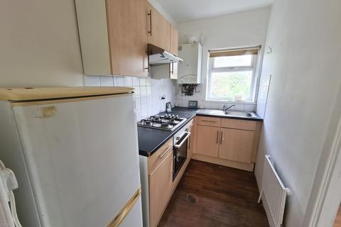 2 bedroom flat to rent, Westbury Road, Ilford, Essex, IG1