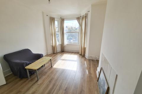 2 bedroom flat to rent, Westbury Road, Ilford, Essex, IG1