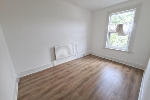 2 bedroom flat to rent, Westbury Road, Ilford, Essex, IG1