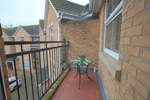 2 bedroom apartment for sale, Osier Drive, Basildon SS15