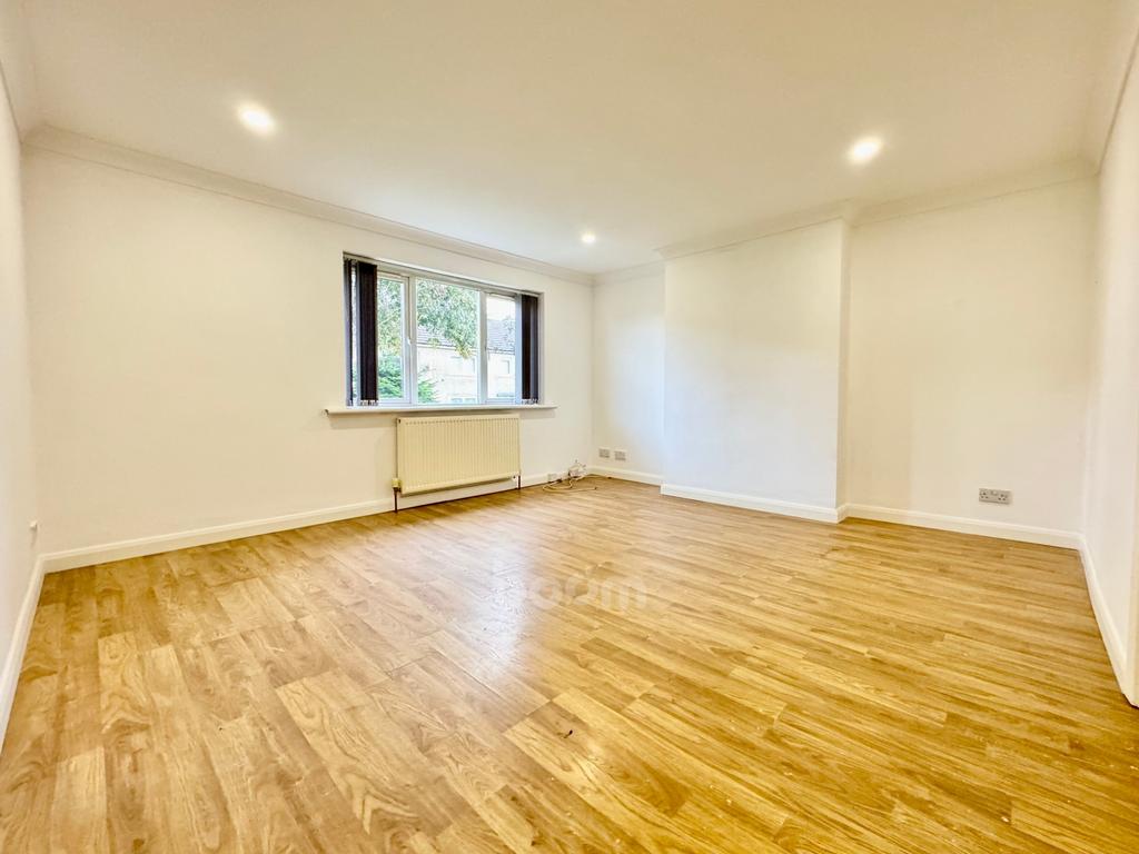 9 Kenilworth Way, Paisley 1 bed apartment for sale £65,000
