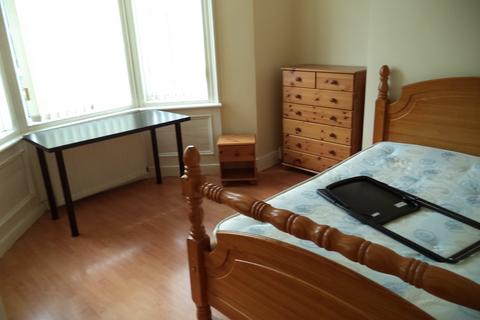 2 bedroom flat to rent, Dinsdale Road, Sandyford,