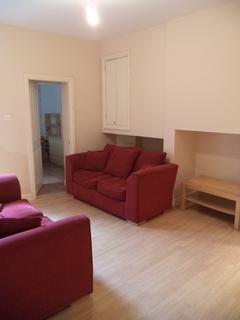 3 bedroom flat to rent, Starbeck Ave, Sandyford,