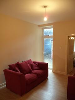 3 bedroom flat to rent, Starbeck Ave, Sandyford,