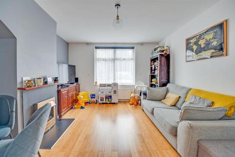 2 bedroom apartment for sale, Ilchester Road, Dagenham, Essex