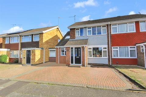 4 bedroom semi-detached house for sale, Oaks Drive, Rushden NN10