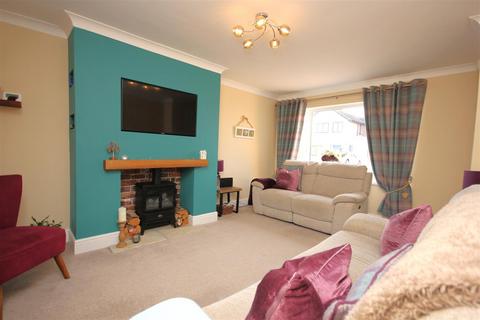 4 bedroom semi-detached house for sale, Oaks Drive, Rushden NN10