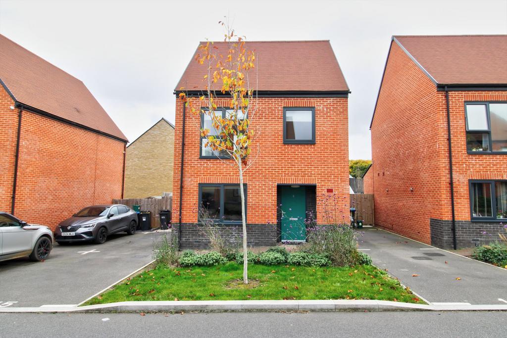 Newhall, Harlow CM17 3 bed detached house for sale £450,000