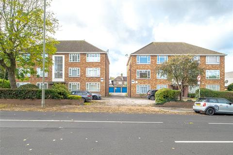 Studio to rent, Windsor Court, Frien Barnet Lane, London, N11