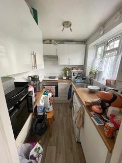 Studio to rent, Windsor Court, Frien Barnet Lane, London, N11