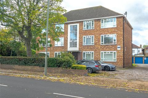 Studio to rent, Windsor Court, Frien Barnet Lane, London, N11