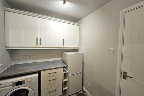 2 bedroom flat to rent, Tytler Gardens, Abbeyhill, Edinburgh, EH8